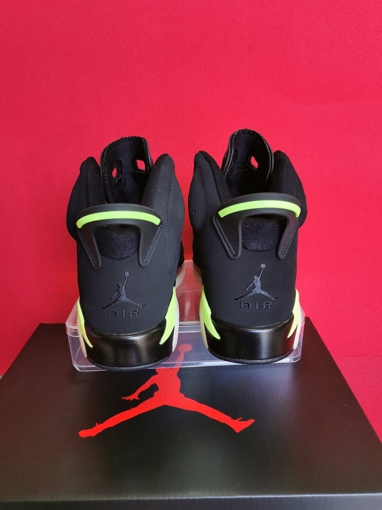Jordan 6 And Green - Black Unisex Streetwear Limited Edition - The Air Jordan 6 pictured here features a striking and bold design that is sure