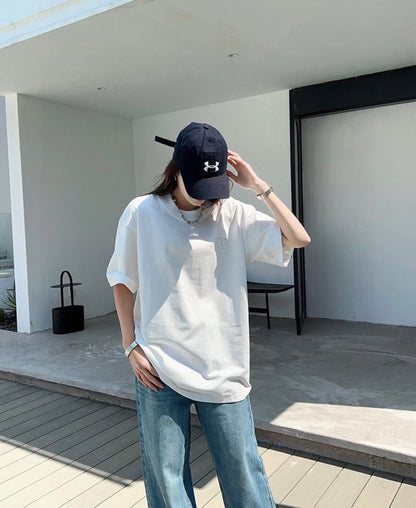 Dior Double D Logo T-shirt (white) Unisex Streetwear Limited Edition - <p dir='ltr'><span>This Dior t-shirt features a minimalist design with the 'CD' logo embroidered on