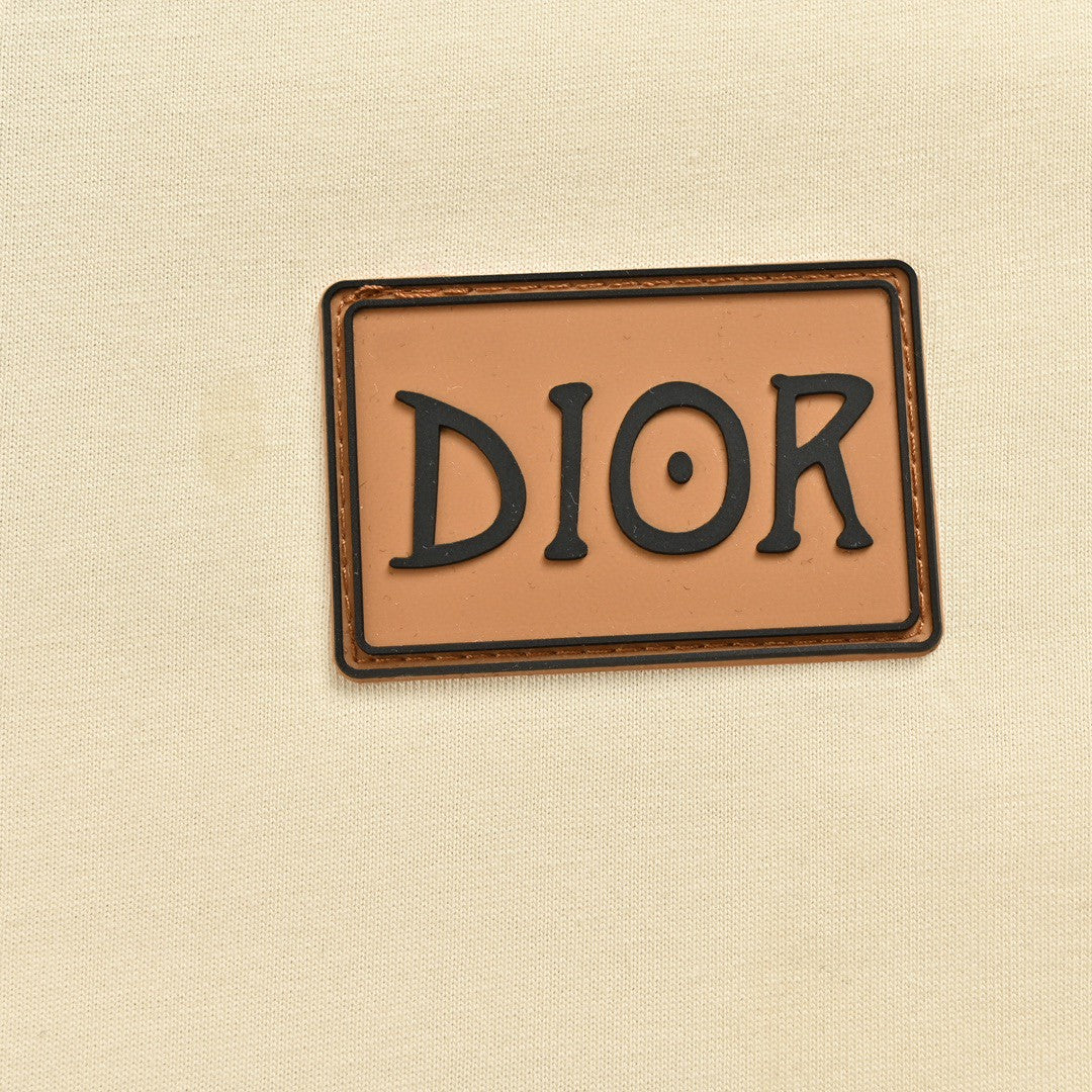 Camiseta Dior color crema con ribete negro