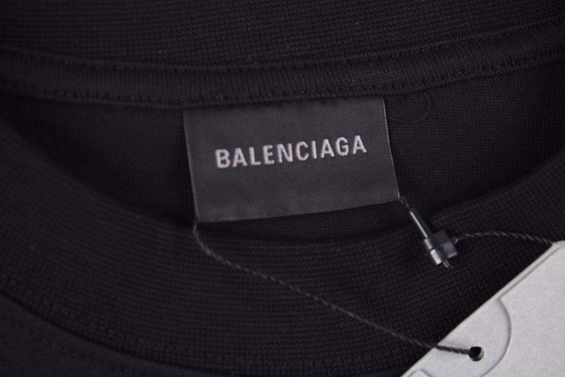 Camiseta negra Balenciaga con logo desgastado