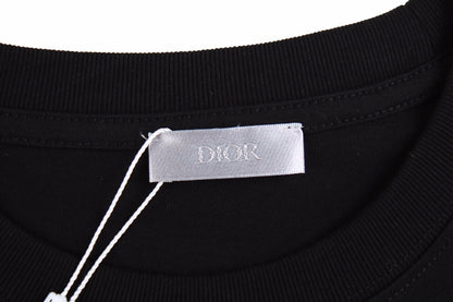 Camiseta Dior con diseño gráfico floral