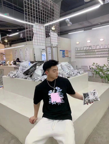 Camiseta Dior con diseño gráfico floral