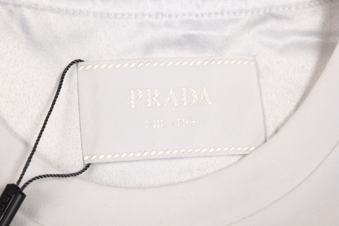 Prada Logo T-shirt (white) Unisex Streetwear Limited Edition - <span>Classic white t-shirt featuring a subtle Prada logo on the chest. Made from premium cotton,