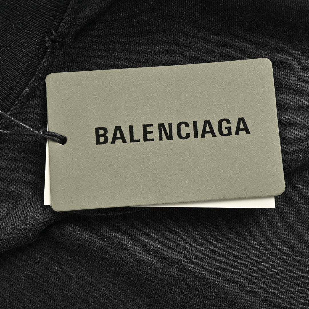 Camiseta Balenciaga con logo pintado con aerosol (negra)