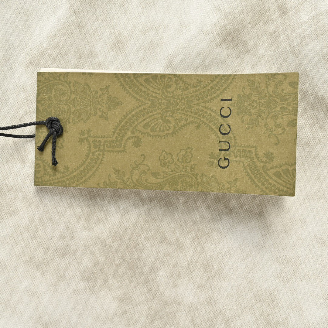 Camiseta Gucci con logo desgastado