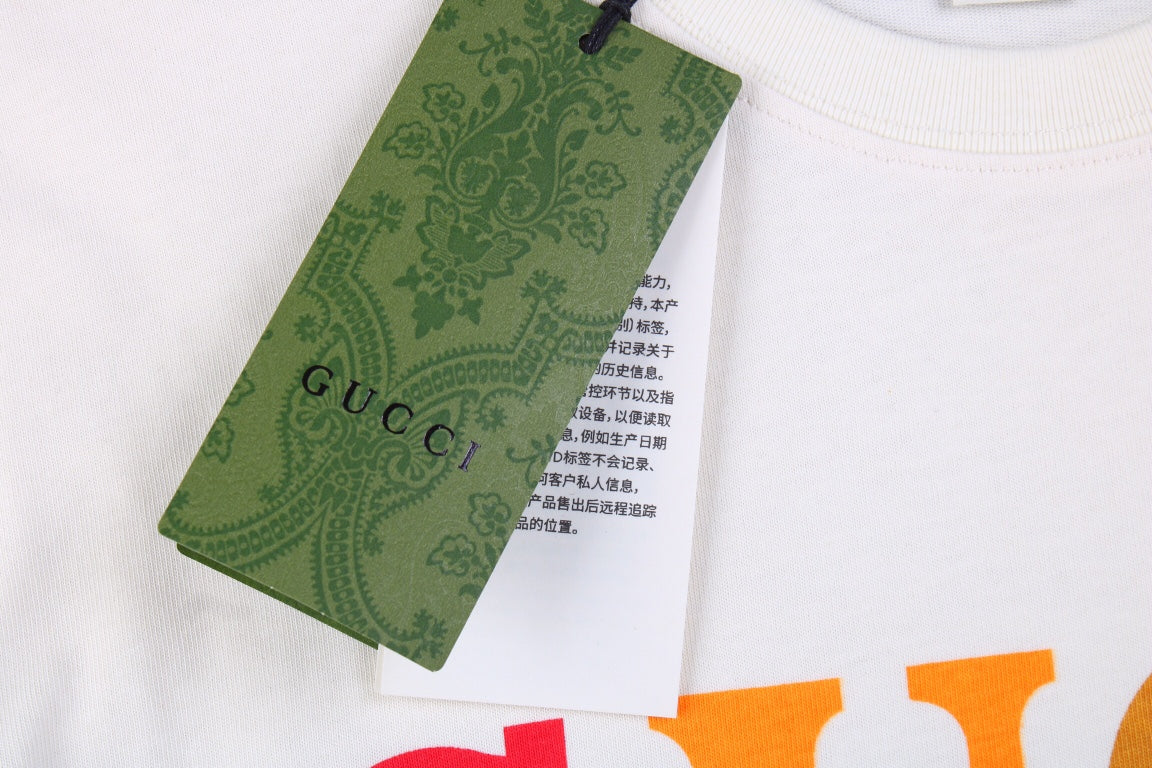 Camiseta Gucci Cities con letras en bloque - Blanca