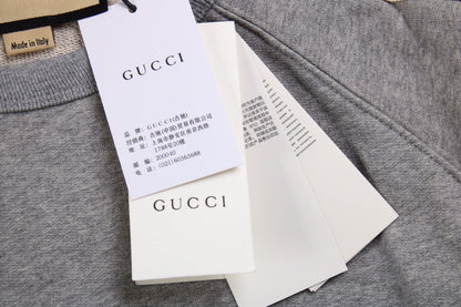 Sudadera gris Gucci con detalle de rayas