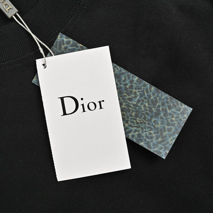 Camiseta Dior negra y marrón.