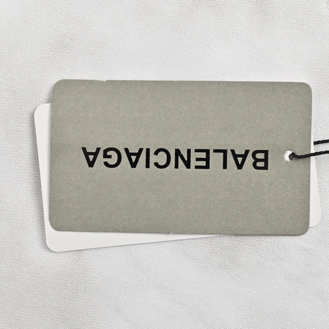 Camiseta blanca con estampado tie-dye de Balenciaga