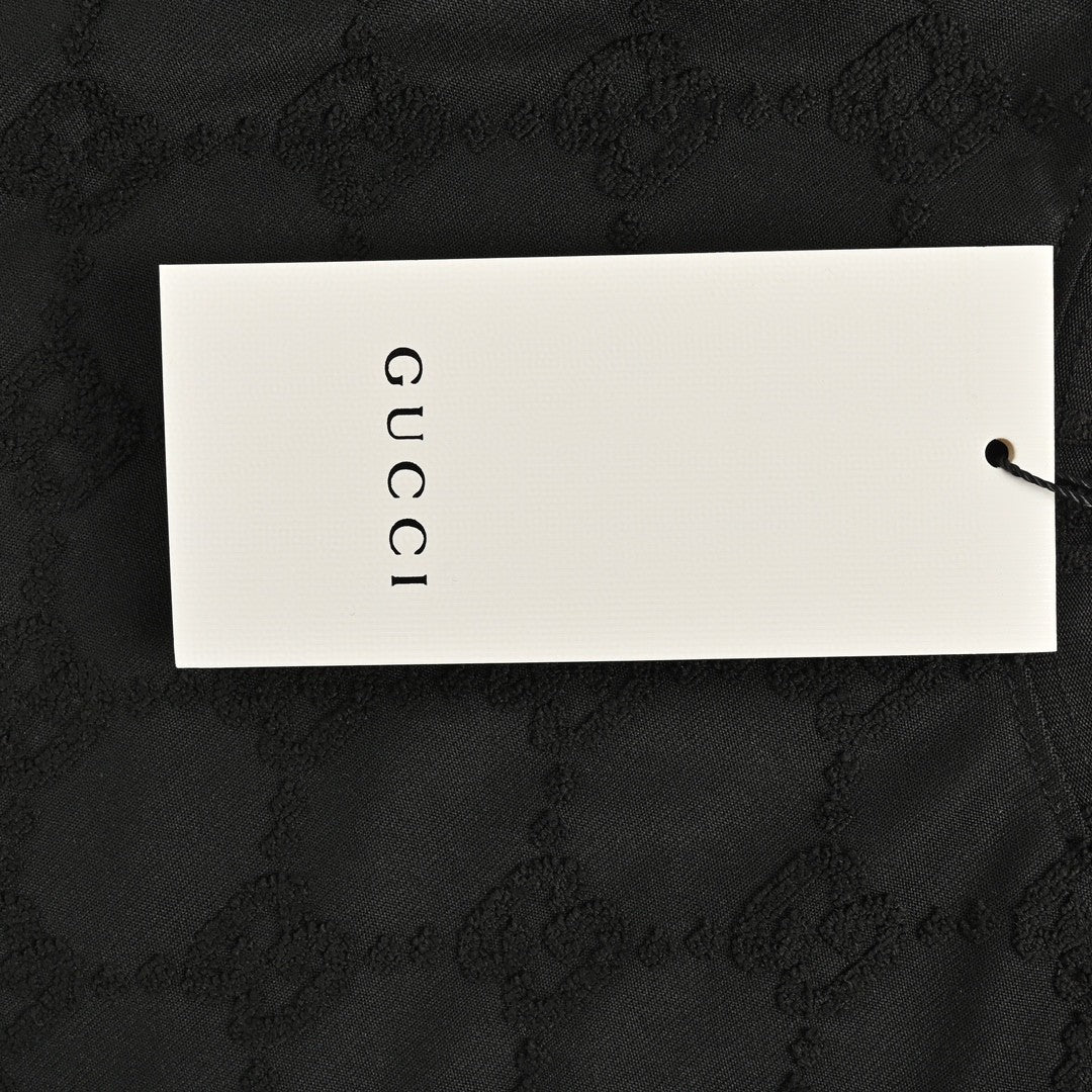 Camiseta Gucci con estampado GG (negra)