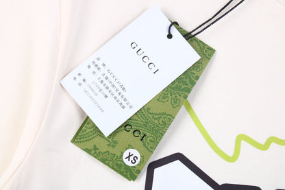 Camiseta Gucci con logo de rayo en color crema