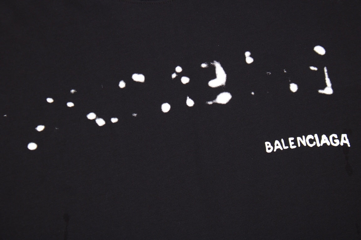 Camiseta negra Balenciaga con logo desgastado