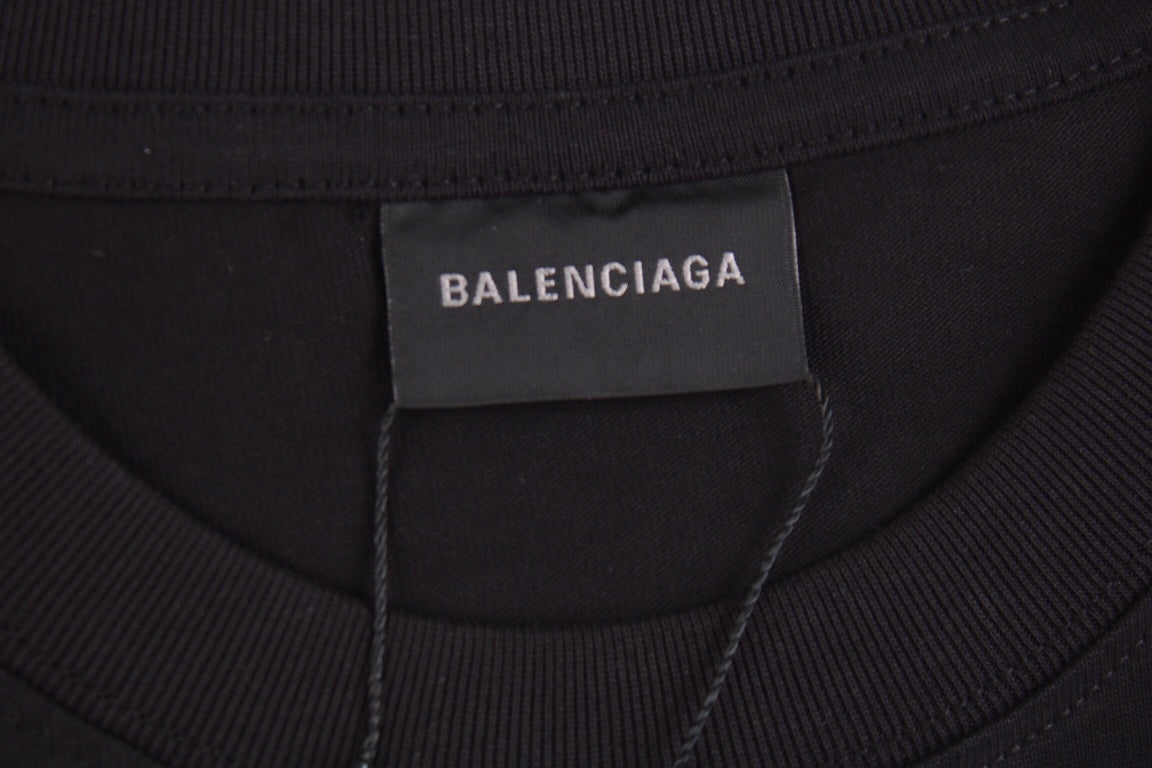CAMISETA MINIMALISTA NEGRA DE BALENCIAGA