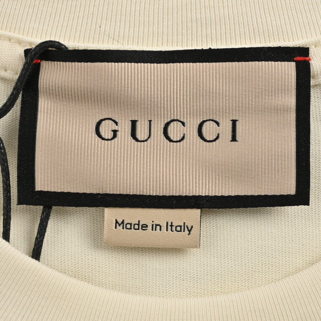 Gucci T-shirt With Dragon Graphic - White Unisex Streetwear Limited Edition - <span>Fun and eye-catching. Features a colorful dragon graphic with the Gucci logo. Made from high-quality