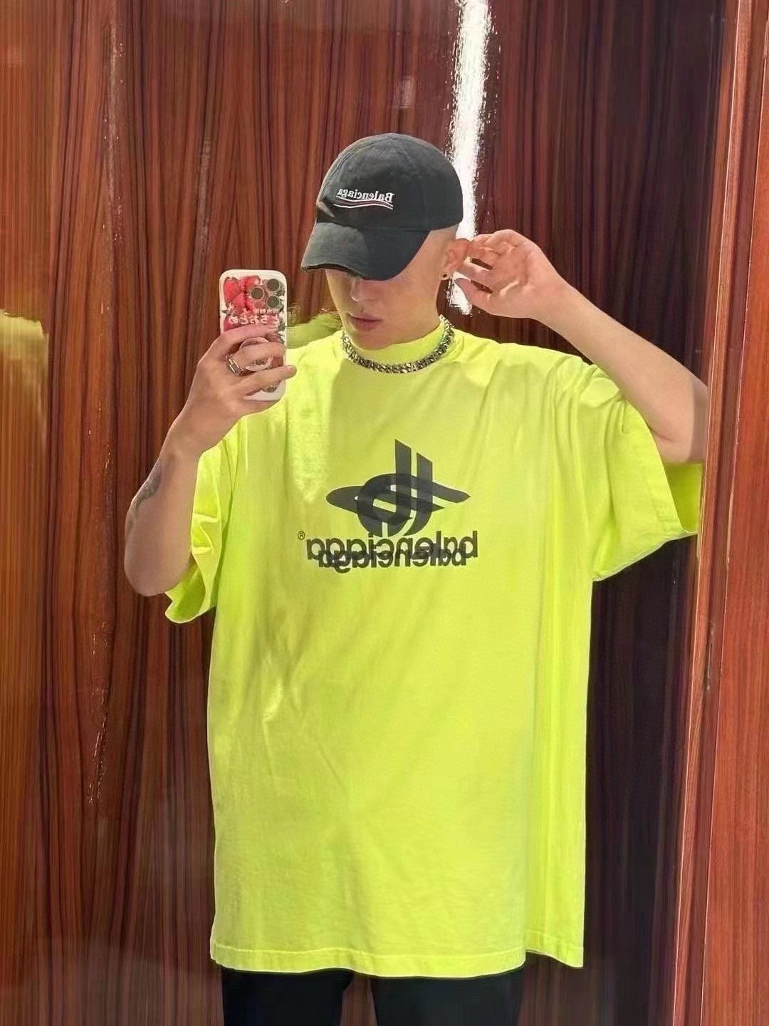 Balenciaga T-shirt - Overlapping Logo - Black Unisex Streetwear Limited Edition - <span>This Balenciaga t-shirt features a vibrant neon yellow color that makes a bold statement. The