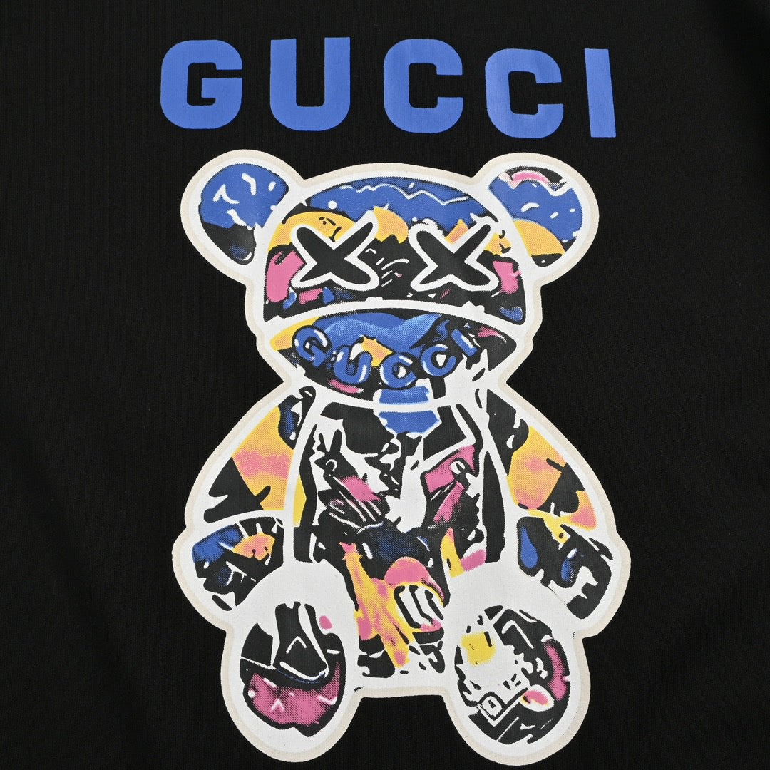 Camiseta negra de Gucci con estampado de oso