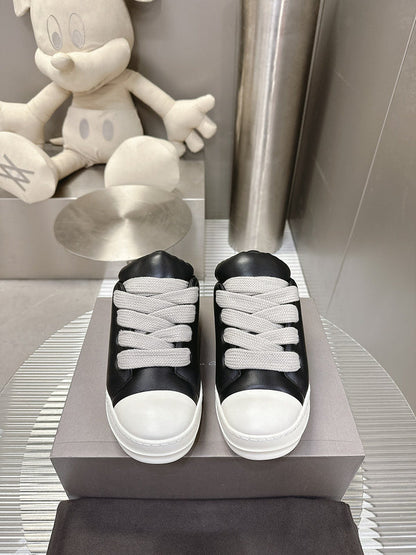 Rick Owens Low-top Sneakers - Black Unisex Streetwear Limited Edition - **Rick Owens Black Low-Top Sneakers: Avant-Garde Elegance and Comfort** Step into the future of fashion