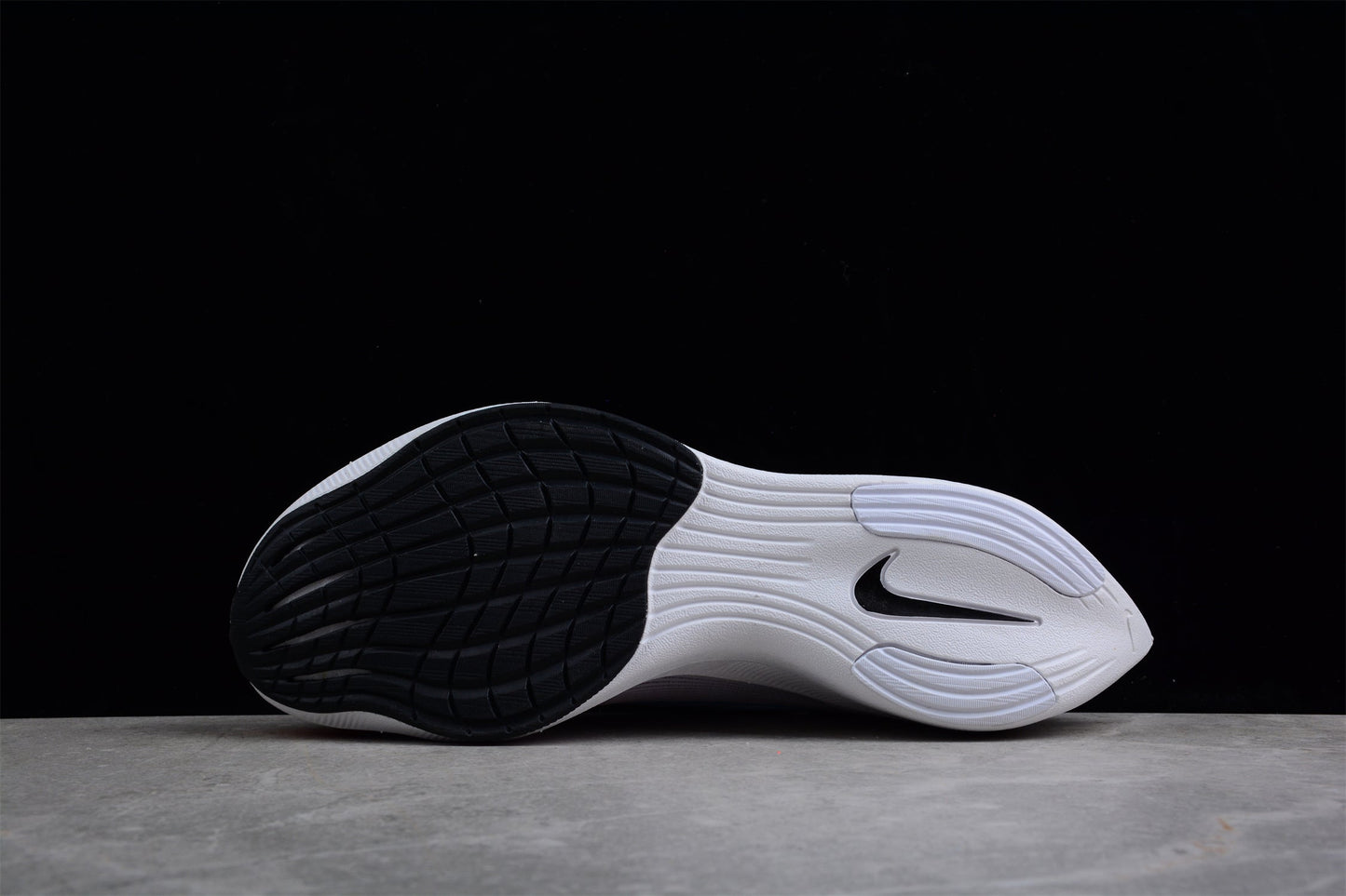 Zoom - Vaporfly Ne - T% 2 And Orange - White Unisex Streetwear Limited Edition - The Nike ZoomX Vaporfly NEXT% 2 is a high-performance running shoe designed for elite runners.