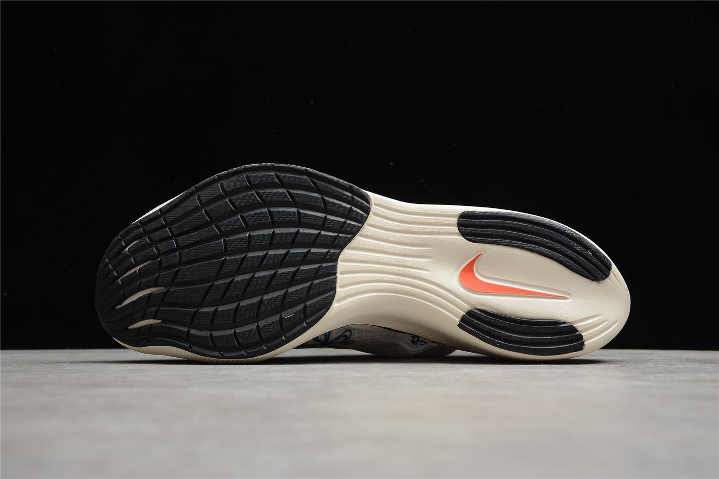 Zoom - Vaporfly Ne - T% 2 And Blue - White Unisex Streetwear Limited Edition - ### Nike ZoomX Vaporfly NEXT% 2 The Nike ZoomX Vaporfly NEXT% 2 is a high-performance