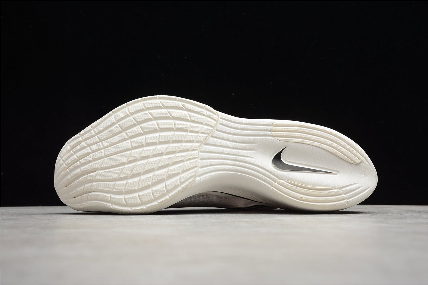 Zoom - Vaporfly Ne - T% 2 White And - Black Unisex Streetwear Limited Edition - ### Nike ZoomX Vaporfly NEXT% 2 The Nike ZoomX Vaporfly NEXT% 2 redefines speed and