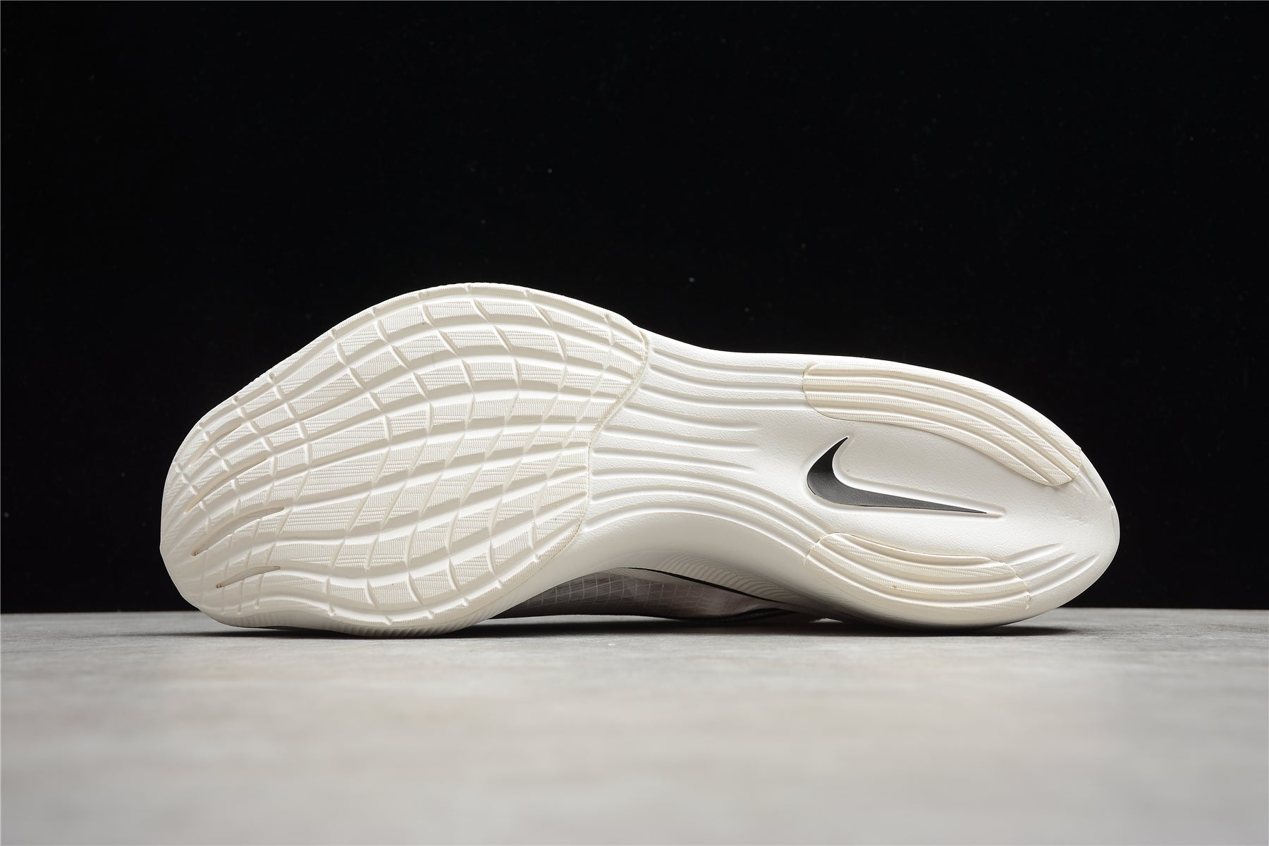 Zoom - Vaporfly Ne - T% 2 White And - Black Unisex Streetwear Limited Edition - ### Nike ZoomX Vaporfly NEXT% 2 The Nike ZoomX Vaporfly NEXT% 2 redefines speed and