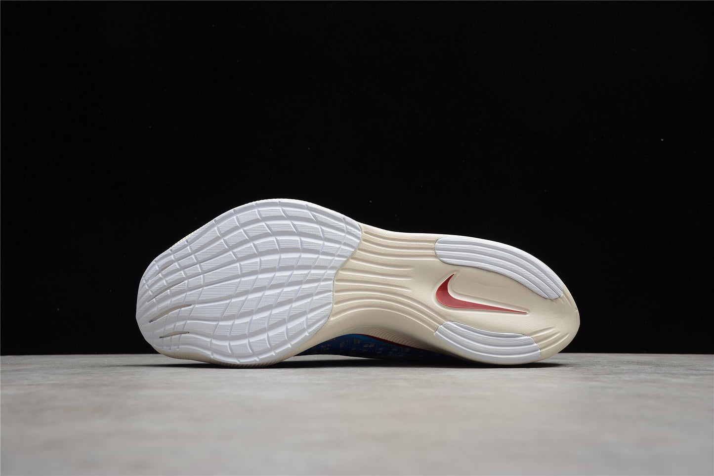 Zoom - Vaporfly Ne - T% 2 Blue And - White Unisex Streetwear Limited Edition - ### Nike ZoomX Vaporfly NEXT% 2 Unleash your full potential with the Nike ZoomX Vaporfly