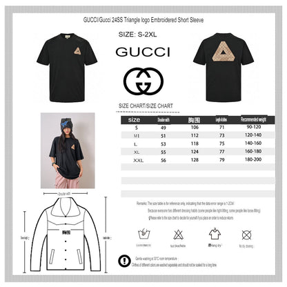Camiseta negra con el logo triangular de Gucci
