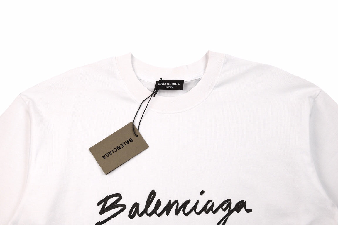 Camiseta Balenciaga con logo en cursiva
