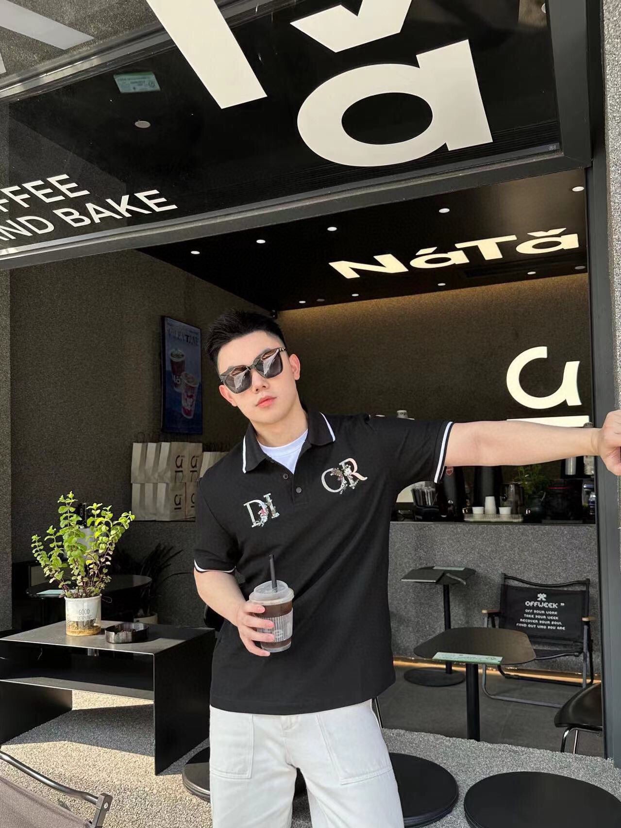 Polo Dior con diseño de logotipo floral