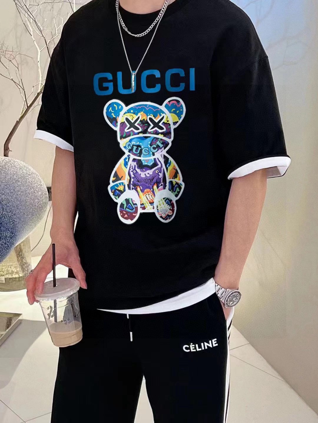 Camiseta negra de Gucci con estampado de oso