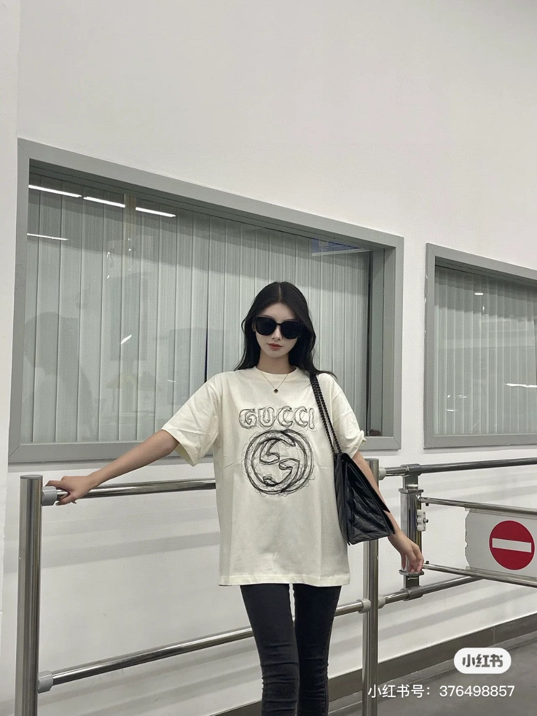 Camiseta Gucci - Logotipo garabateado