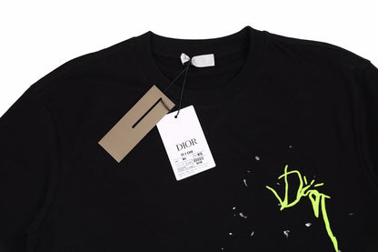 Camiseta Dior con logo neón