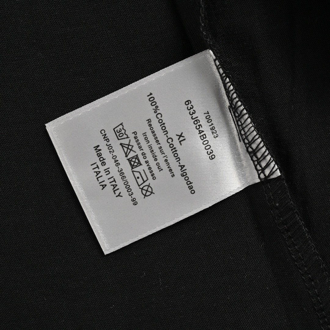 Camiseta Dior negra y marrón.