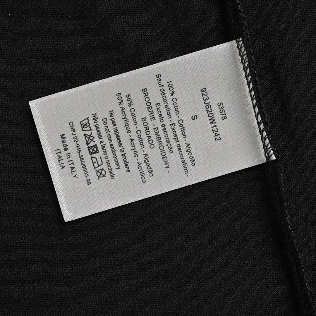 Camiseta Dior con logotipo CD bordado (negra)