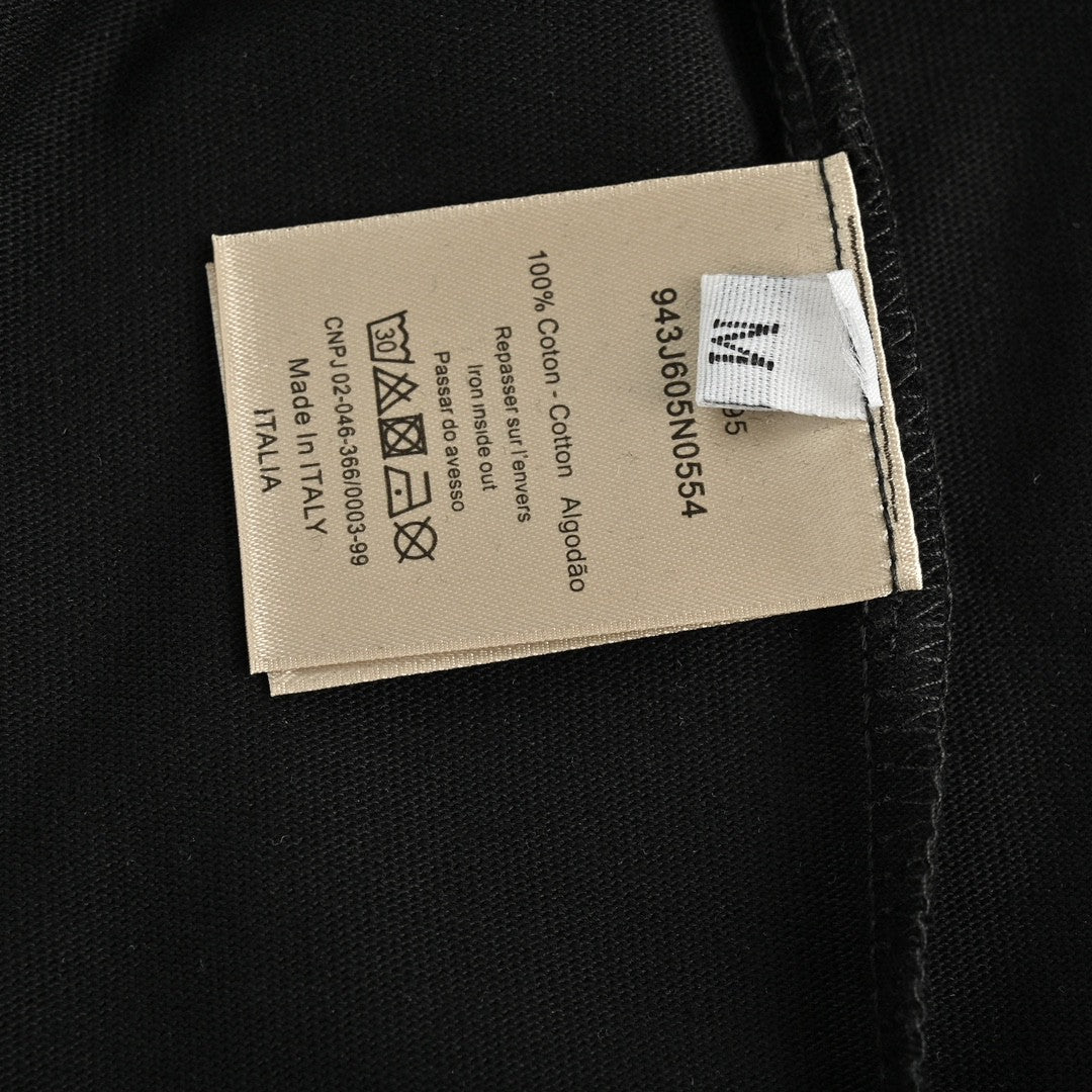 Camiseta Dior con logo graffiti en negro