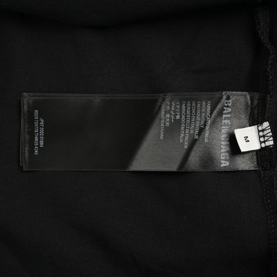 Camiseta Balenciaga con logo pintado con aerosol (negra)