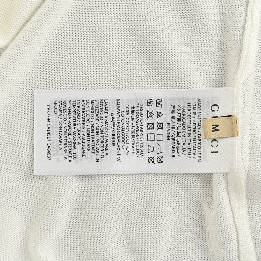 Camiseta Gucci con bordado de cerezas