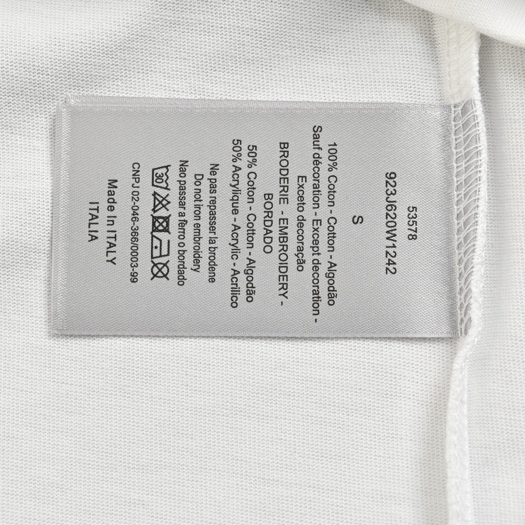 Camiseta Dior con diseño de garabatos