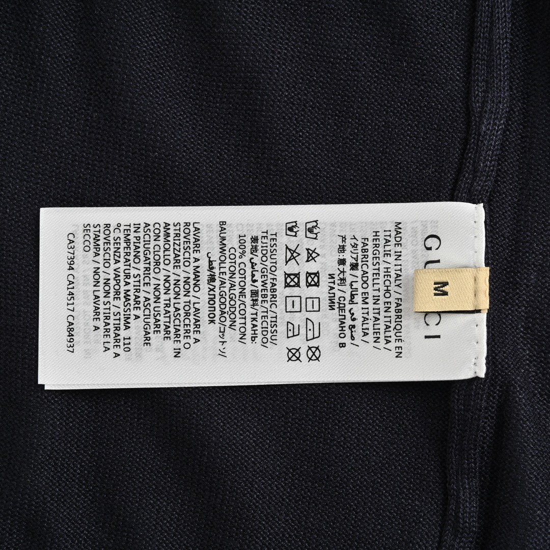 Camiseta Gucci con bordado de cerezas