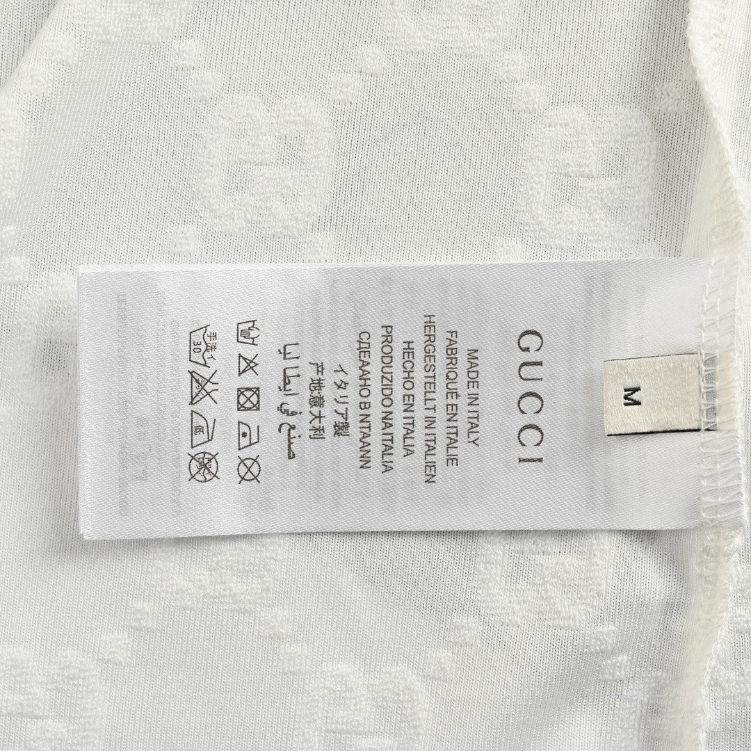 Camiseta Gucci con estampado GG (blanca)