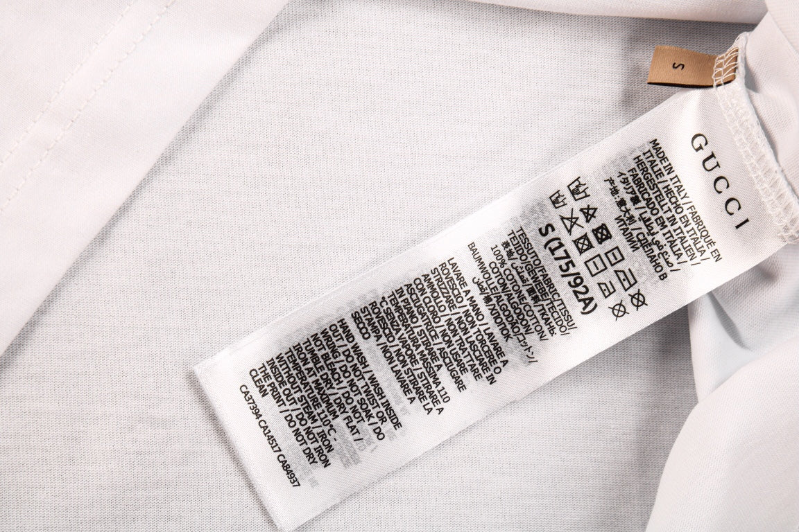 Camiseta gráfica con gafas de sol Gucci