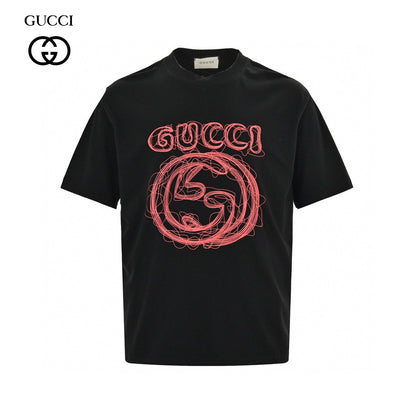 Gucci T-shirt - Scribble Logo - Black Unisex Streetwear Limited Edition - <span>This Gucci t-shirt features a distinctive design with the iconic Gucci logo in a scribble