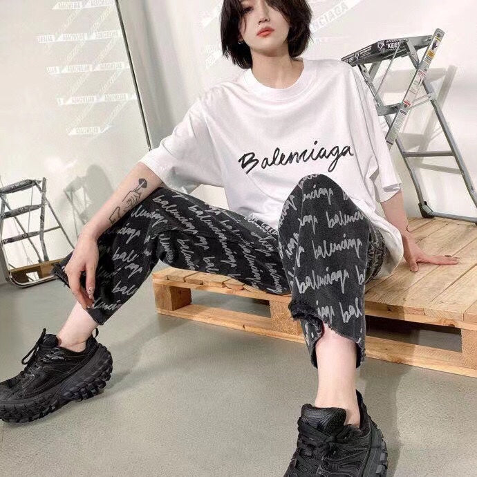 Balenciaga T-shirt With Script Logo - White Unisex Streetwear Limited Edition - <p dir='ltr'><span>White t-shirt featuring the Balenciaga logo in a stylish script font. Simple and