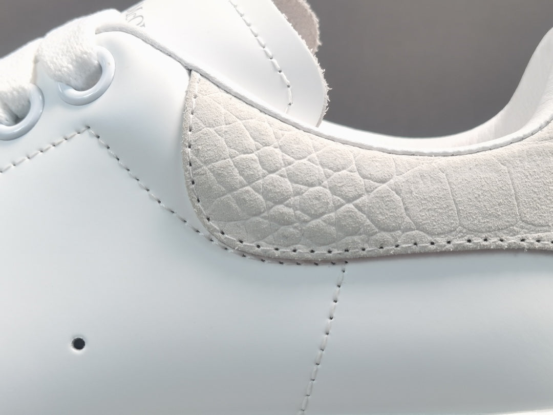 ALE - Ander Mcqueen Sneakers - Vanilla - White Unisex Streetwear Limited Edition - The ALEXANDER MCQUEEN SNEAKERS x WHITE VANILLA - REPLICA redefine luxury footwear with their sleek