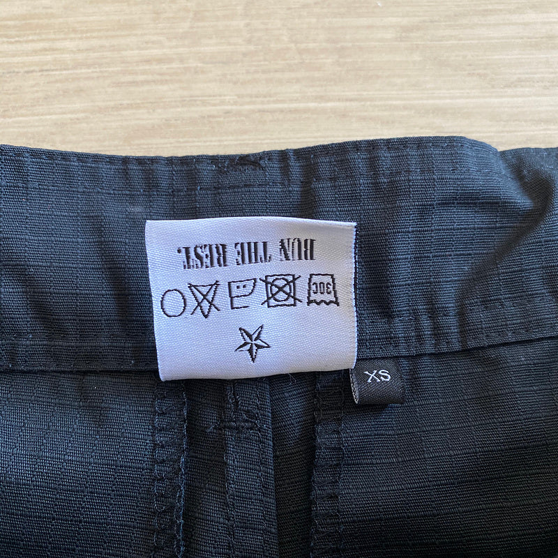 PANTALÓN CARGO CORTEIZ ALCATRAZ NEGRO/BLANCO