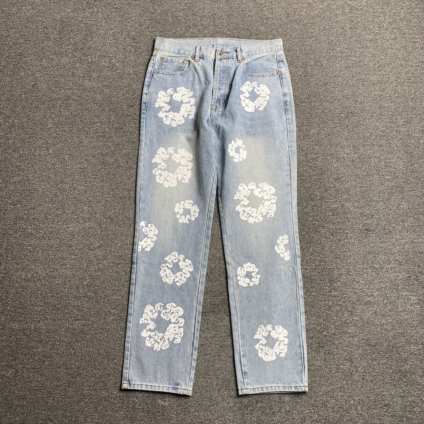 DENIM Tears - Levi's Cotton Wreath Jeans Light Wash - Black Unisex Streetwear Limited Edition - The Denim Tears x Levi's Cotton Wreath Jeans Ligth Wash Replica bring together iconic design