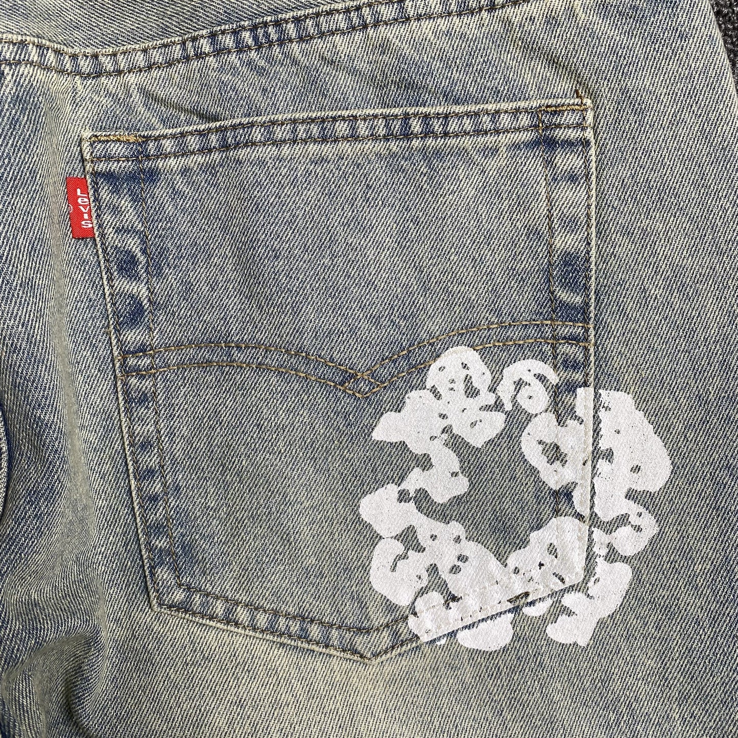 DENIM TEARS x LEVI'S DIRTY WASH WREATH JEANS LAVADO CLARO