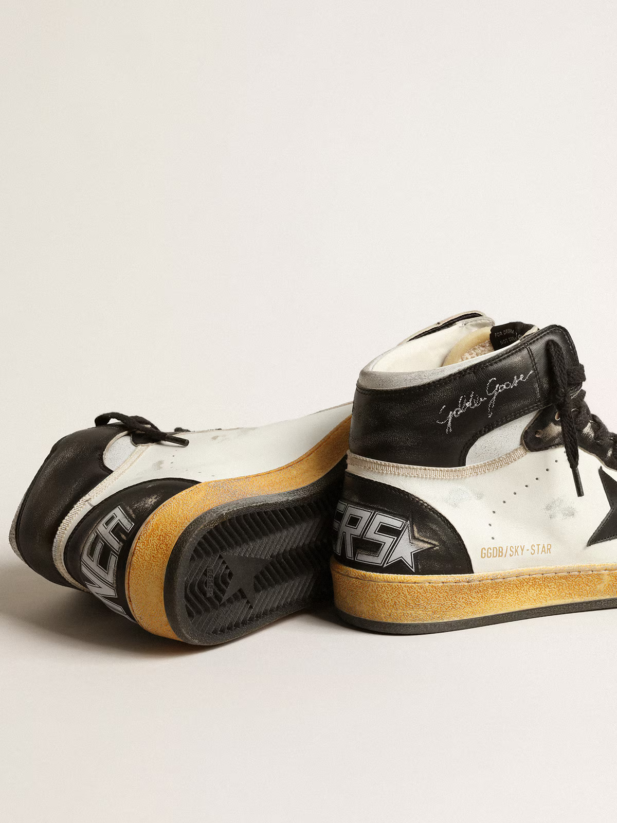Golden Goose Sky-star c And White - Black Unisex Streetwear Limited Edition