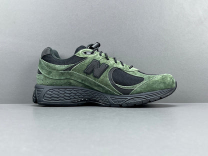 JJJJOUND - New Balance 2002r Gore-te - Pine - Green Unisex Streetwear Limited Edition - The JJJJOUND x NEW BALANCE 2002R GORE-TEX PINE - REPLICA combines minimalist aesthetics with rugged