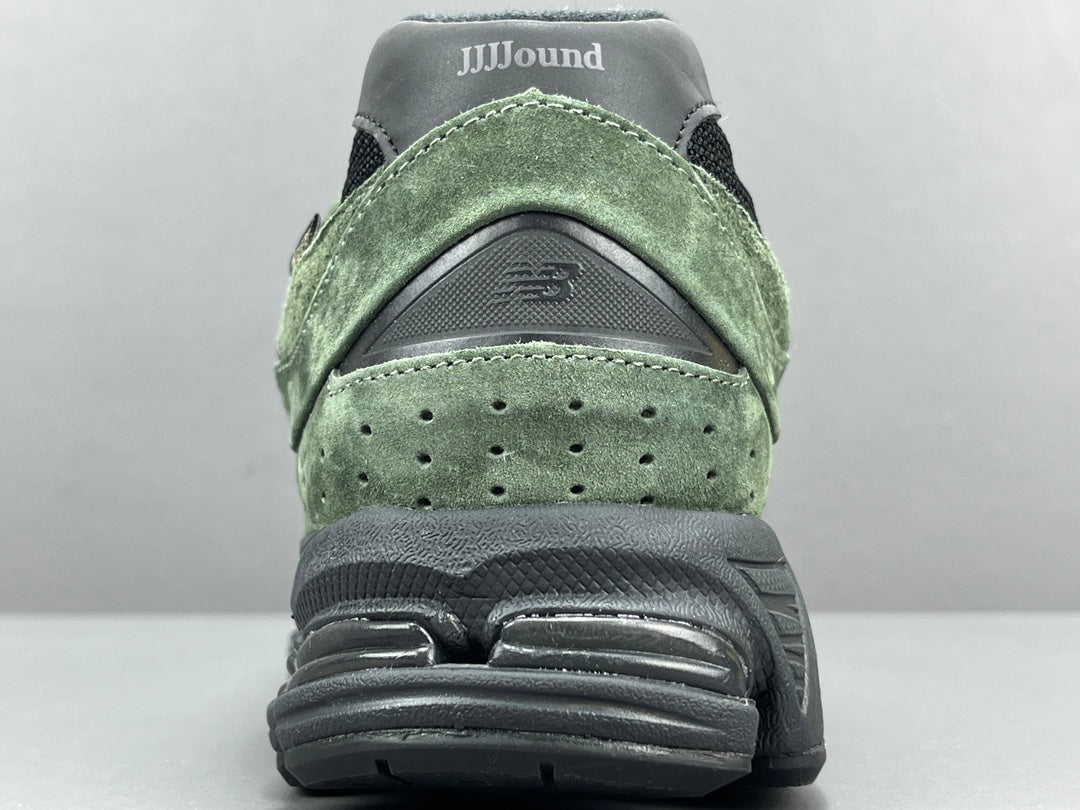 JJJJOUND - New Balance 2002r Gore-te - Pine - Green Unisex Streetwear Limited Edition - The JJJJOUND x NEW BALANCE 2002R GORE-TEX PINE - REPLICA combines minimalist aesthetics with rugged